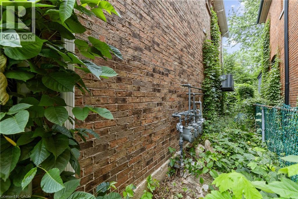 220 Caroline Street S, Hamilton, ON -