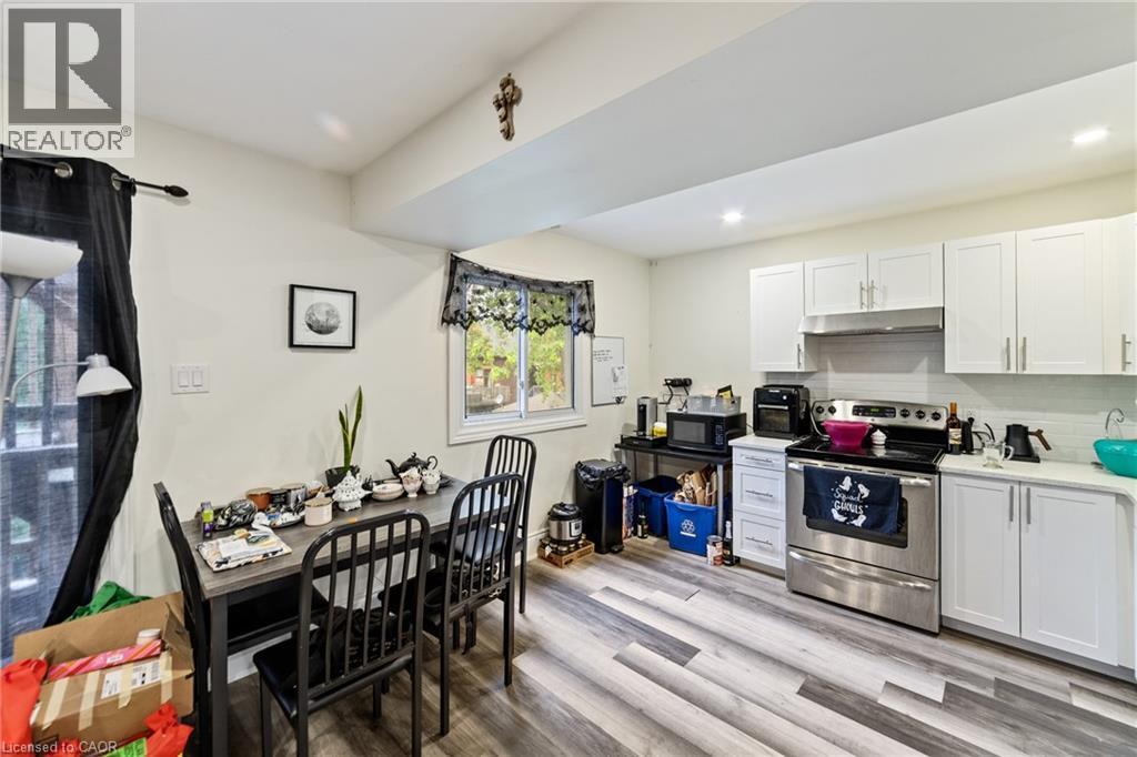 220 Caroline Street S, Hamilton, ON - Indoor Photo Showing Kitchen