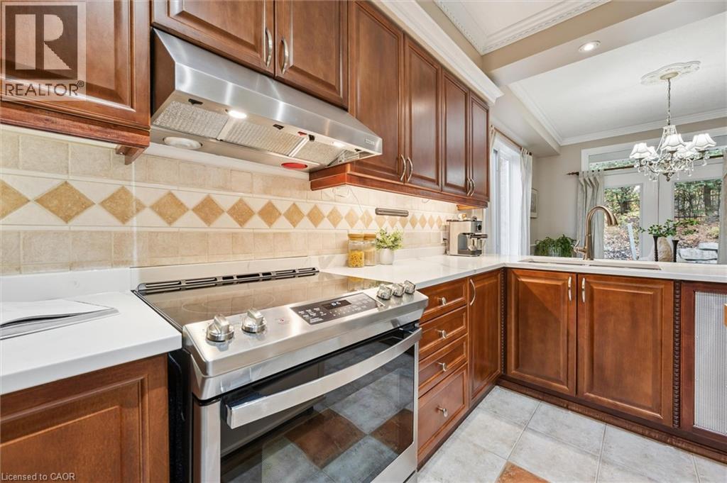 317 Winterburg Court, Waterloo, ON - Indoor Photo Showing Kitchen