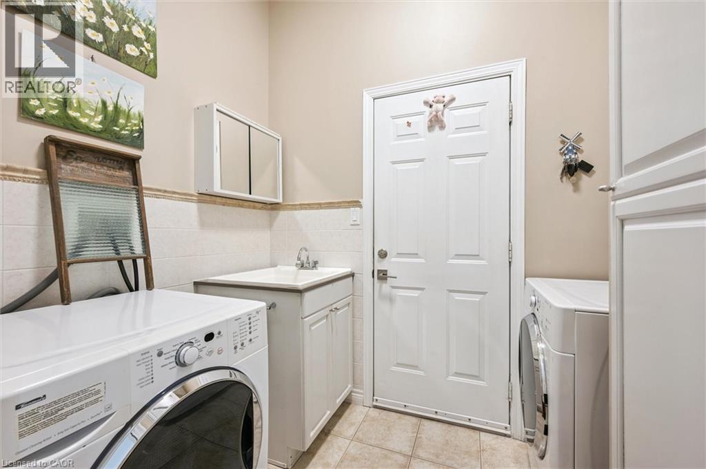 317 Winterburg Court, Waterloo, ON - Indoor Photo Showing Laundry Room