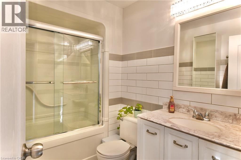 11 Harrisford Street Unit# 98, Hamilton, ON - Indoor Photo Showing Bathroom