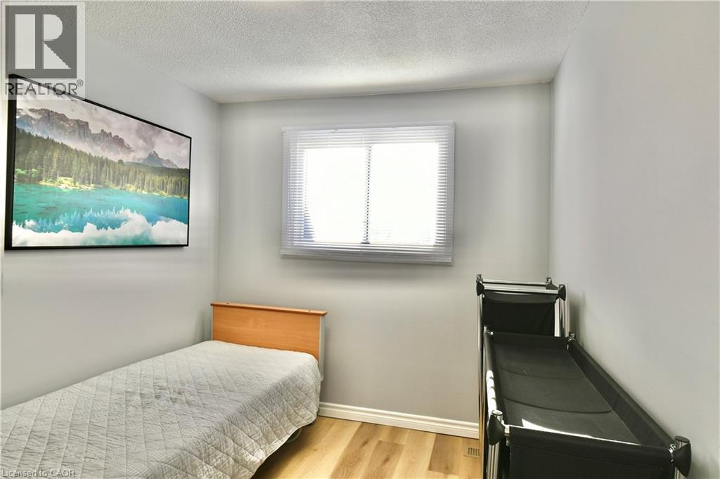 11 Harrisford Street Unit# 98, Hamilton, ON - Indoor Photo Showing Bedroom