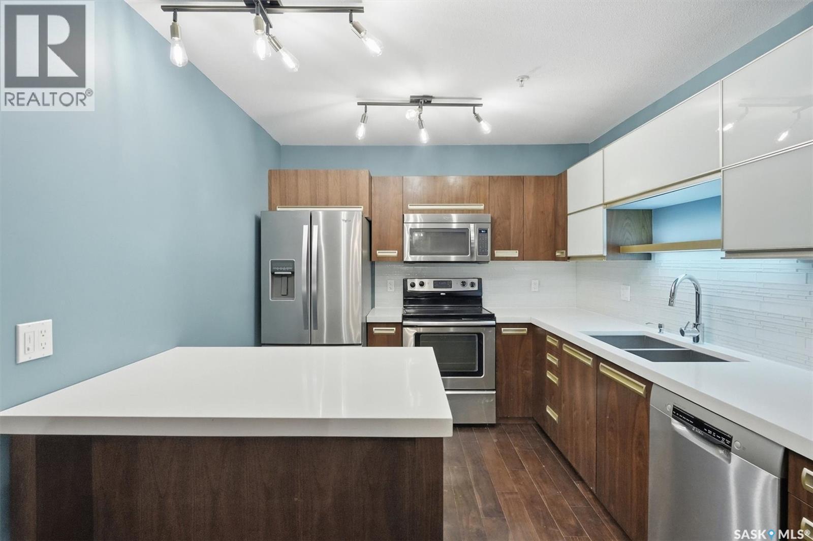 112 130 Phelps Way, Saskatoon, SK - Indoor Photo Showing Kitchen With Double Sink