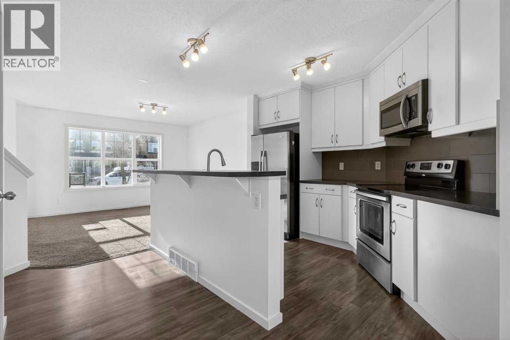512 Evanston Drive Nw, Calgary, AB - Indoor Photo Showing Kitchen