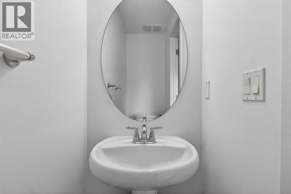 512 Evanston Drive Nw, Calgary, AB - Indoor Photo Showing Bathroom