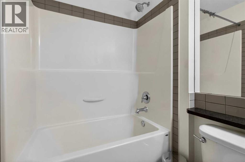 512 Evanston Drive Nw, Calgary, AB - Indoor Photo Showing Bathroom