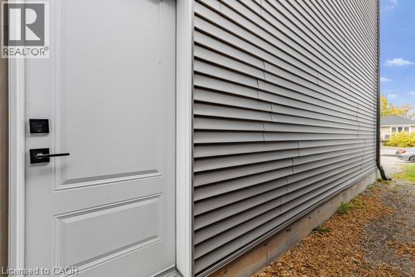 37 Delena Avenue S, Hamilton, ON - Outdoor