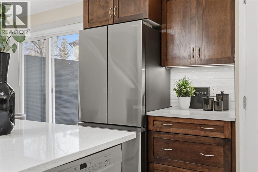 117 Panatella Park Nw, Calgary, AB - Indoor Photo Showing Kitchen