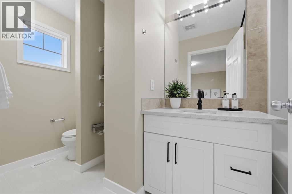 117 Panatella Park Nw, Calgary, AB - Indoor Photo Showing Bathroom