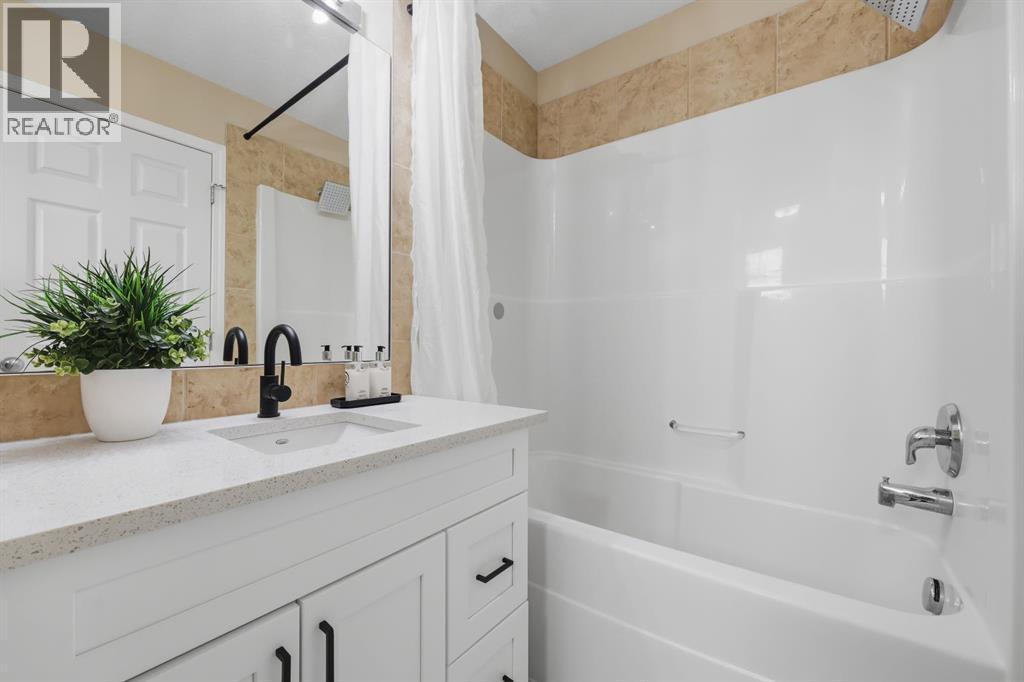 117 Panatella Park Nw, Calgary, AB - Indoor Photo Showing Bathroom