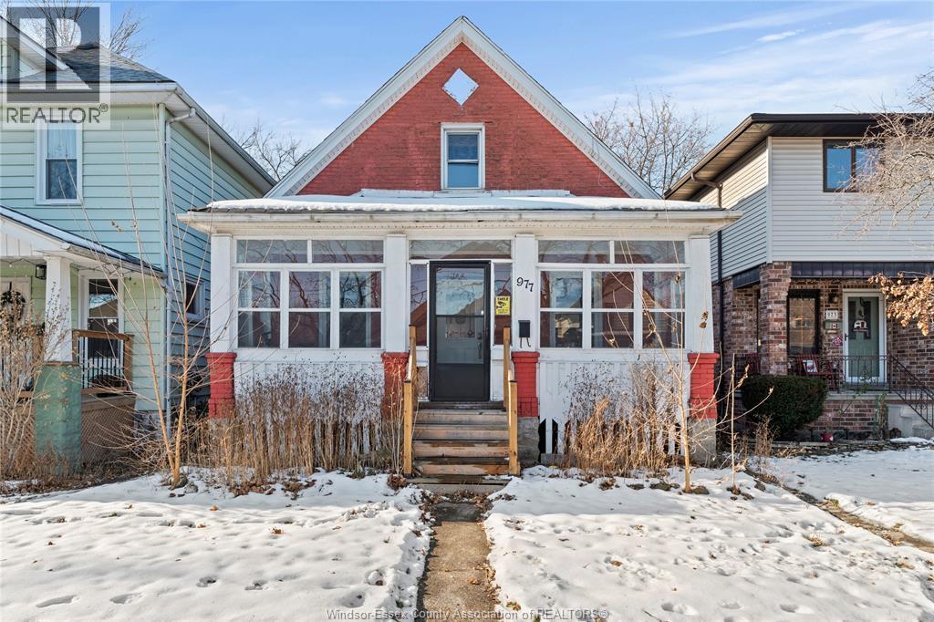 977 Gladstone, Windsor, ON - Outdoor With Facade