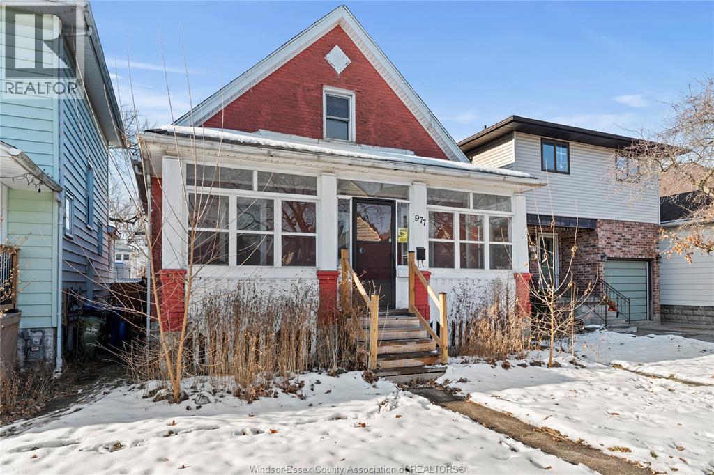 977 Gladstone, Windsor, ON - Outdoor With Facade