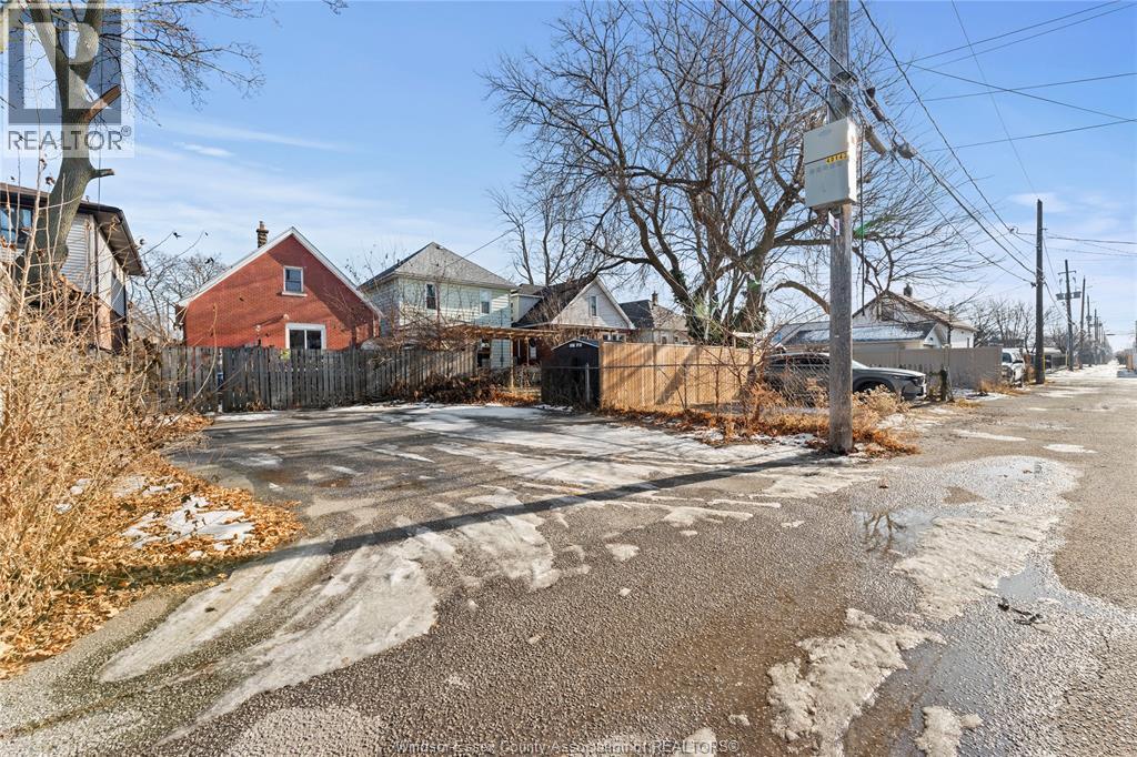 977 Gladstone, Windsor, ON - Outdoor