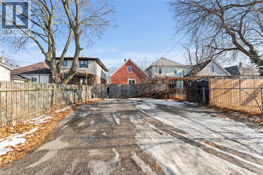 977 Gladstone, Windsor, ON - Outdoor