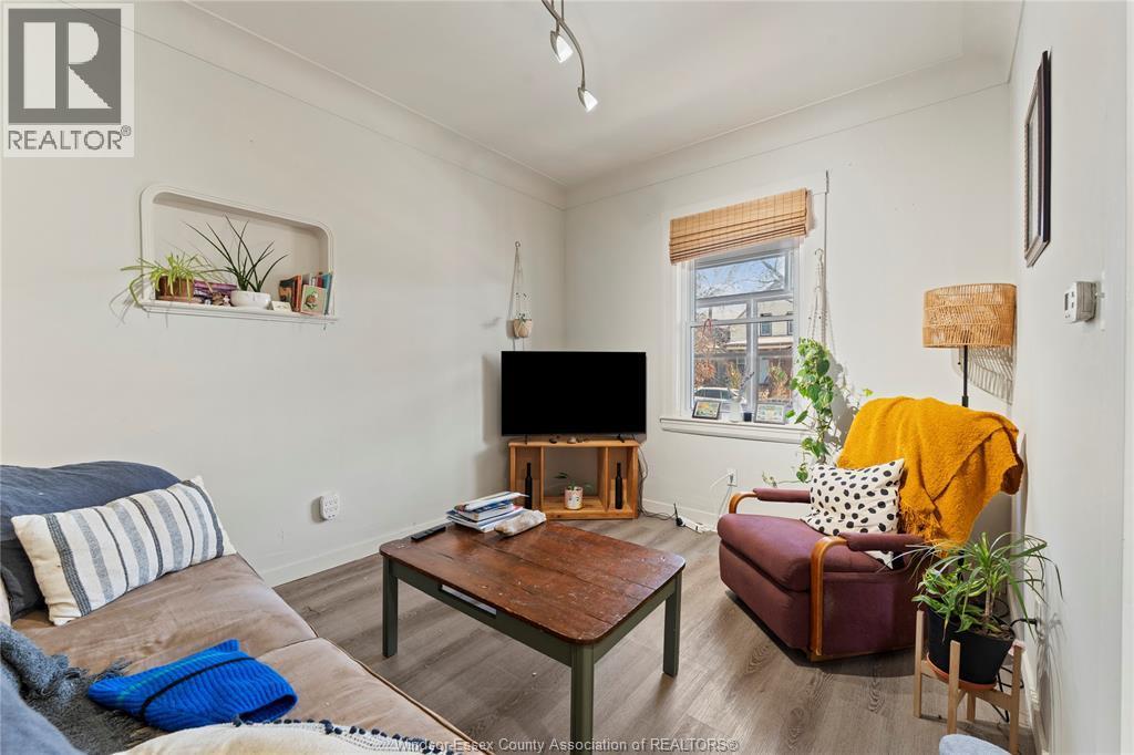 977 Gladstone, Windsor, ON - Indoor Photo Showing Living Room