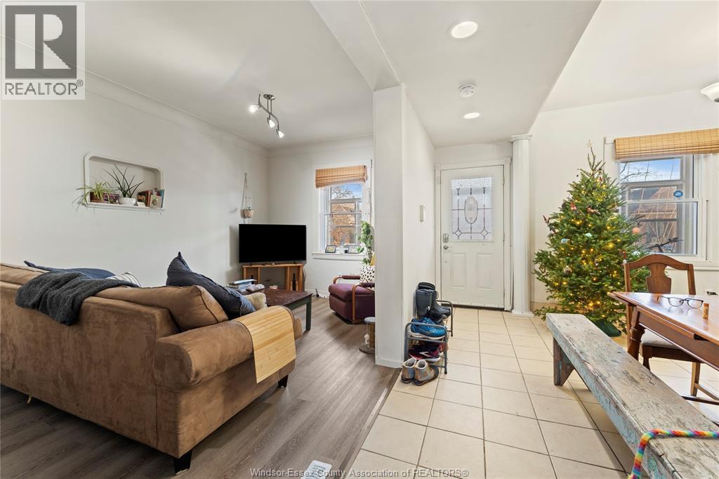 977 Gladstone, Windsor, ON - Indoor