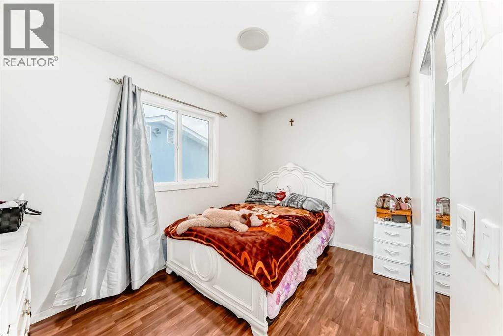 707 Malvern Drive Ne, Calgary, AB - Indoor Photo Showing Bedroom