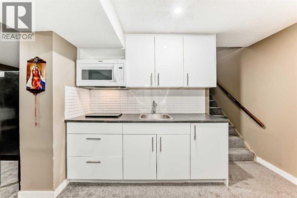 Kitchenette Basement - 707 Malvern Drive Ne, Calgary, AB - Indoor