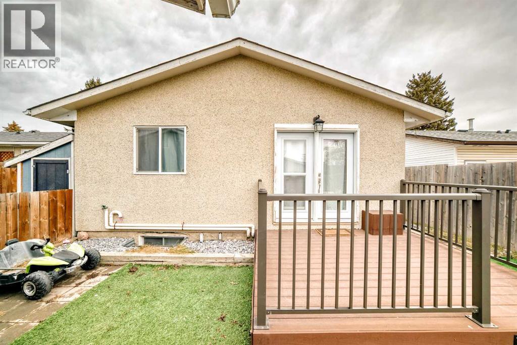 Back of house - 707 Malvern Drive Ne, Calgary, AB - Outdoor With Deck Patio Veranda With Exterior