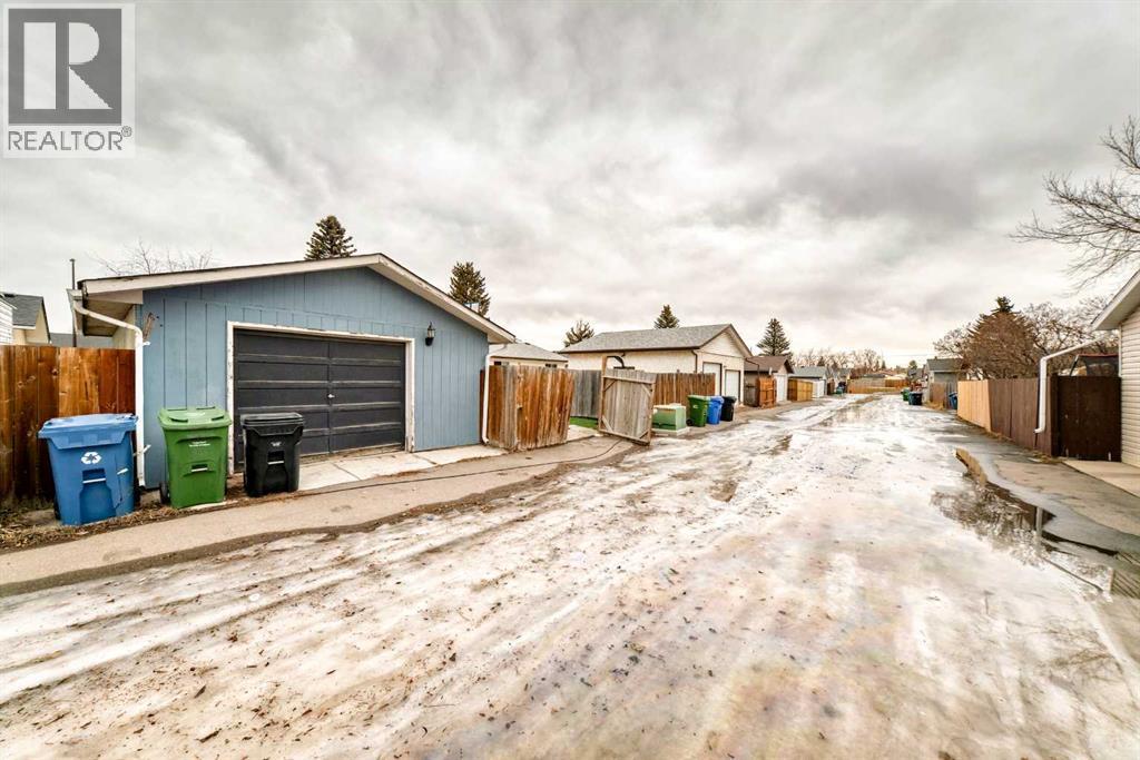 Full view of garage - 707 Malvern Drive Ne, Calgary, AB - Outdoor