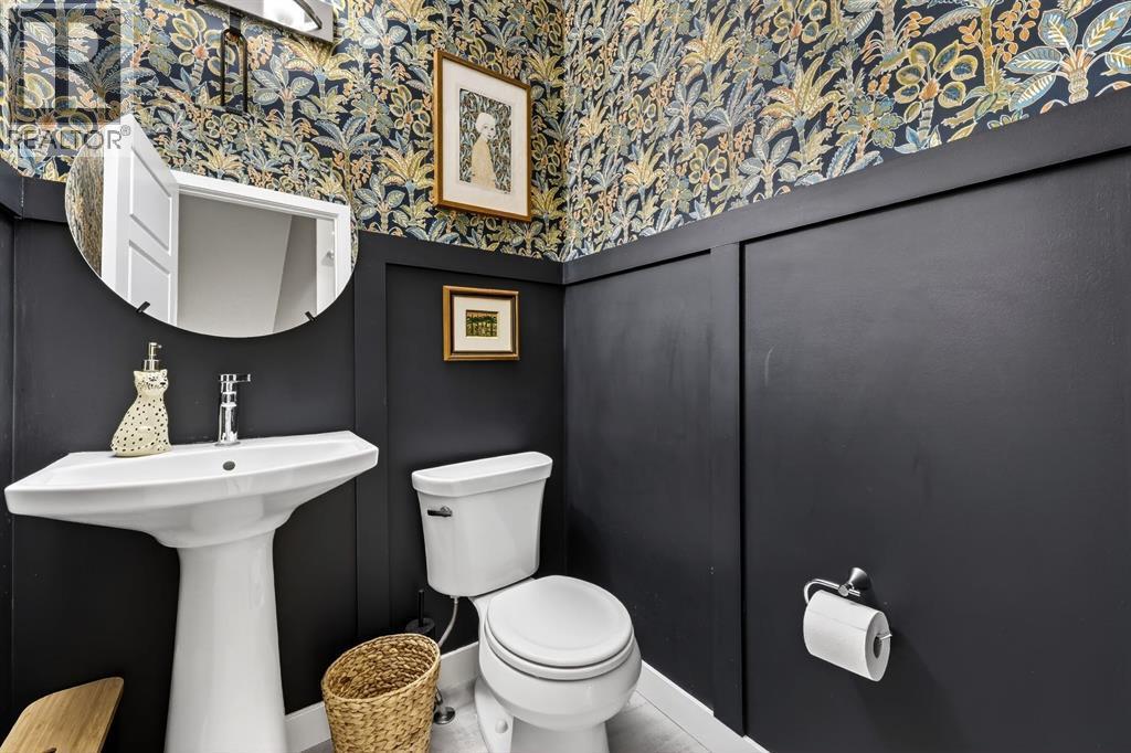 295 Masters Row Se, Calgary, AB - Indoor Photo Showing Bathroom