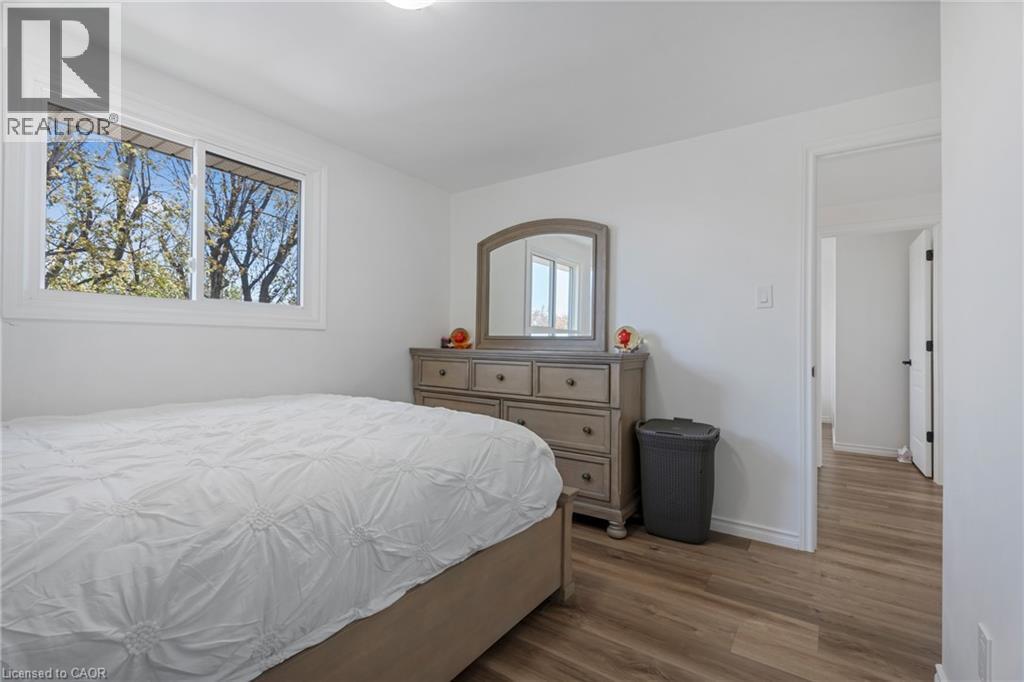 879 Upper Sherman Avenue, Hamilton, ON - Indoor Photo Showing Bedroom