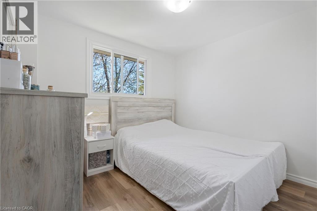 879 Upper Sherman Avenue, Hamilton, ON - Indoor Photo Showing Bedroom