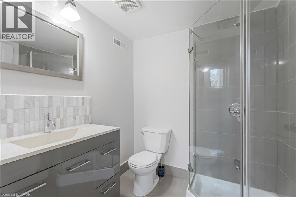 879 Upper Sherman Avenue, Hamilton, ON - Indoor Photo Showing Bathroom