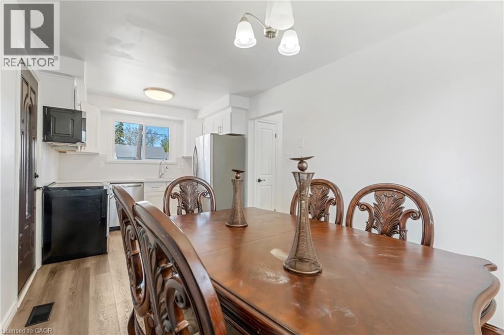 879 Upper Sherman Avenue, Hamilton, ON - Indoor Photo Showing Dining Room