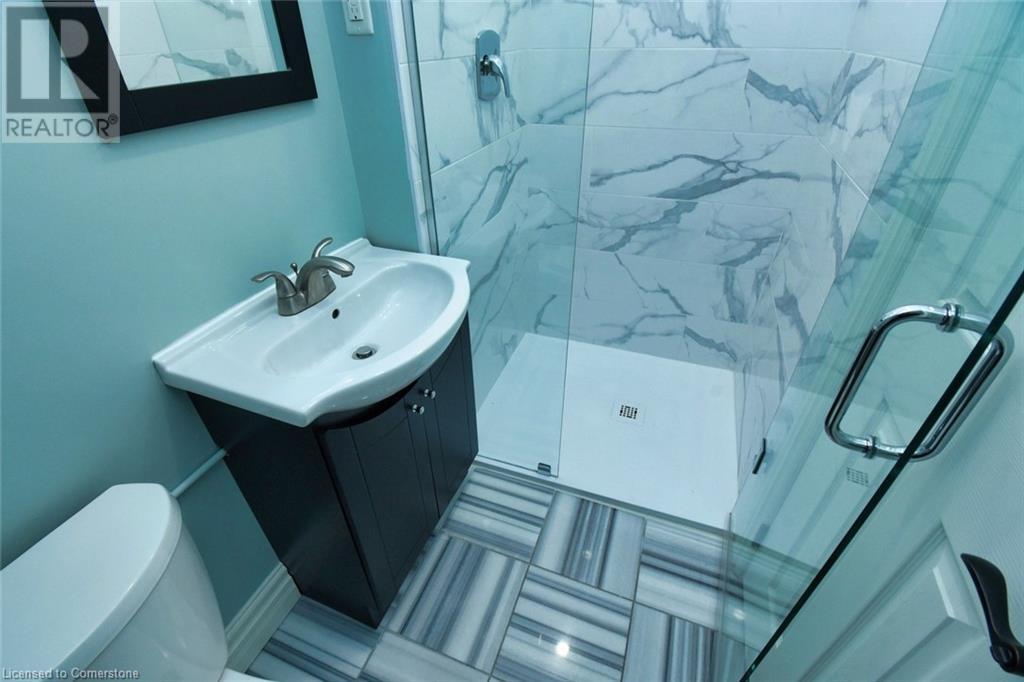 329 King Street E Unit# 2, Hamilton, ON - Indoor Photo Showing Bathroom