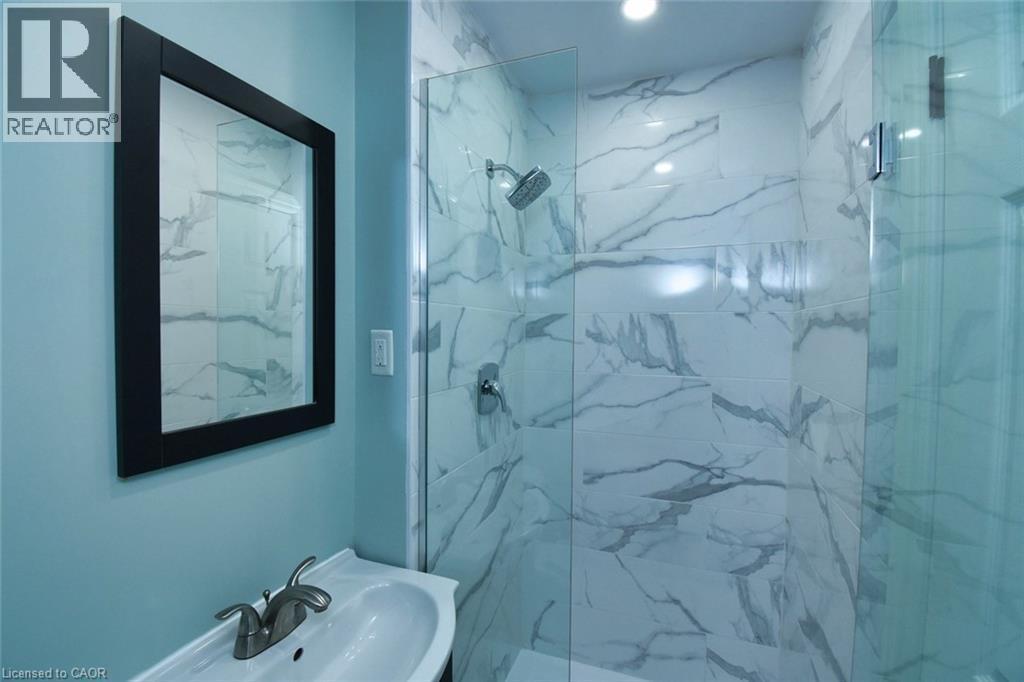 329 King Street E Unit# 2, Hamilton, ON - Indoor Photo Showing Bathroom