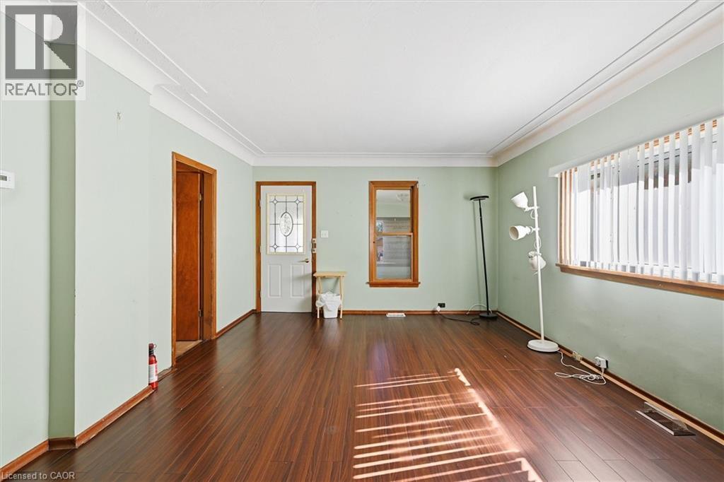 4741 First Avenue, Niagara Falls, ON - Indoor Photo Showing Other Room