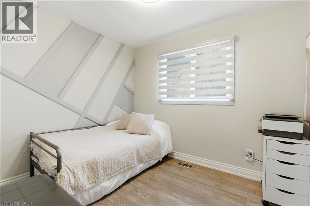 5372 Spruce Avenue, Burlington, ON - Indoor Photo Showing Bedroom