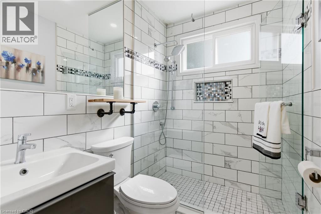5372 Spruce Avenue, Burlington, ON - Indoor Photo Showing Bathroom