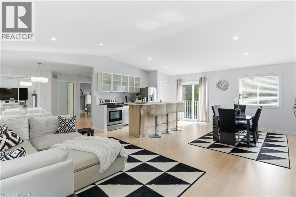 5372 Spruce Avenue, Burlington, ON - Indoor Photo Showing Living Room