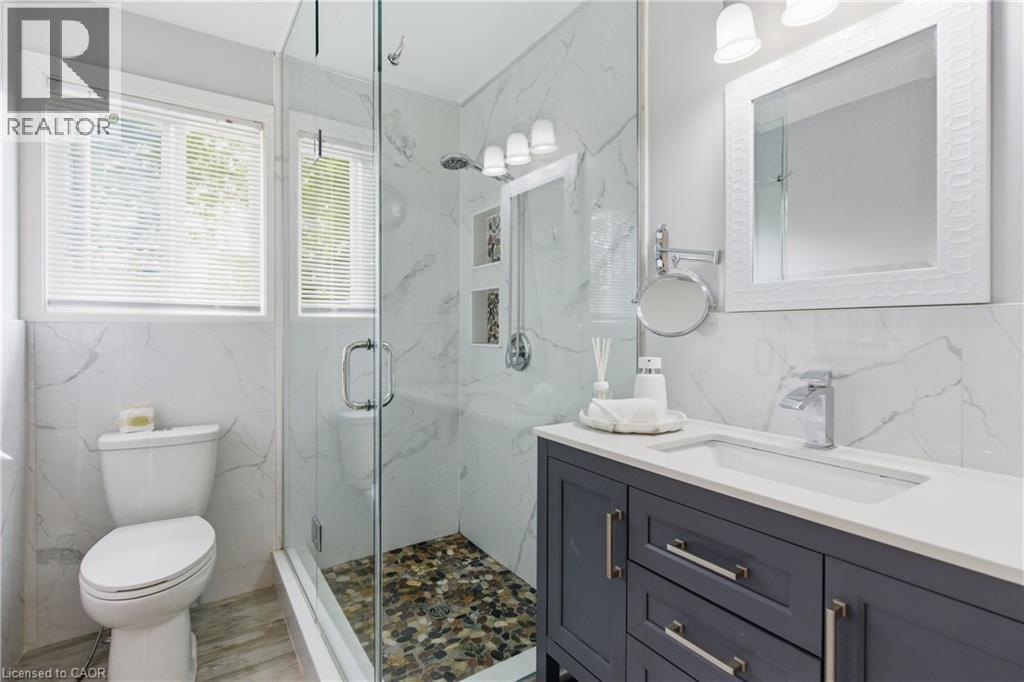 5372 Spruce Avenue, Burlington, ON - Indoor Photo Showing Bathroom