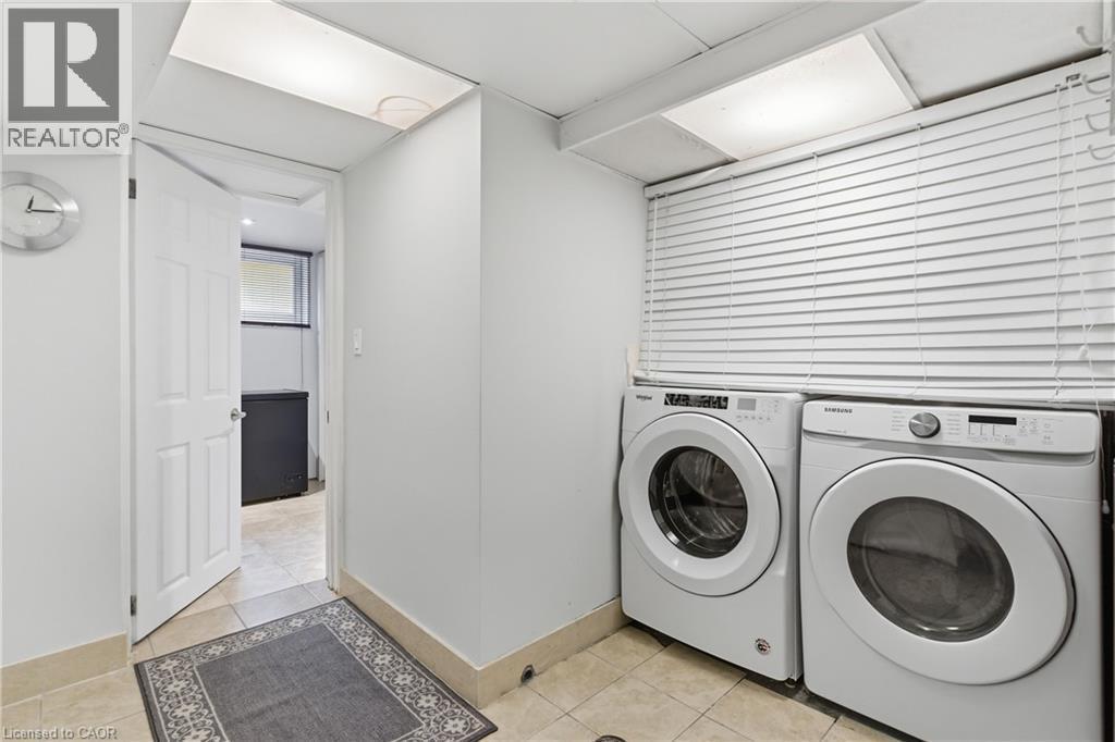 5372 Spruce Avenue, Burlington, ON - Indoor Photo Showing Laundry Room