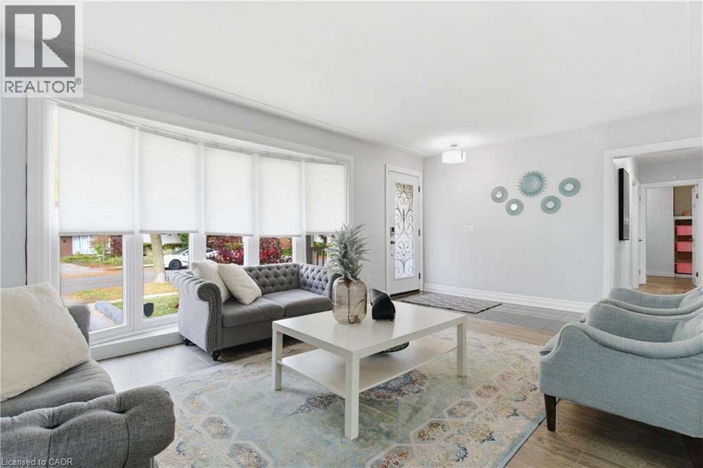 5372 Spruce Avenue, Burlington, ON - Indoor Photo Showing Living Room