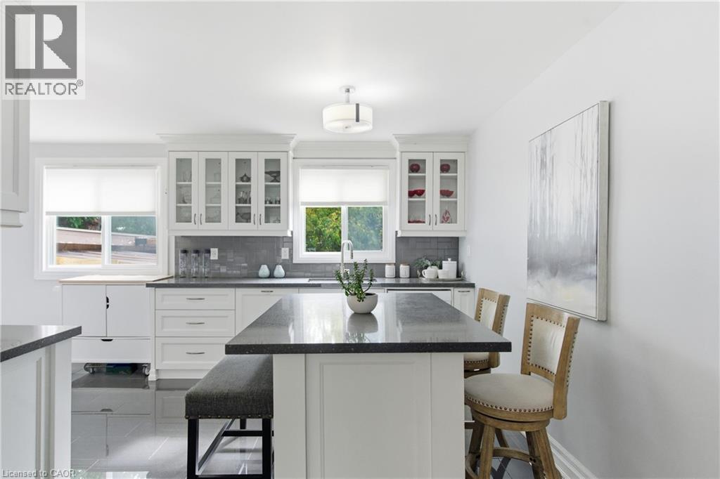 5372 Spruce Avenue, Burlington, ON - Indoor