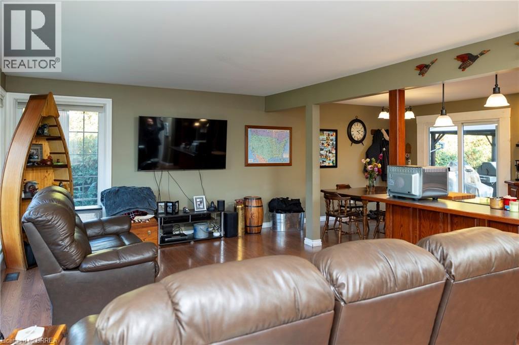 976 Mcdowell Road E, Simcoe, ON - Indoor Photo Showing Living Room