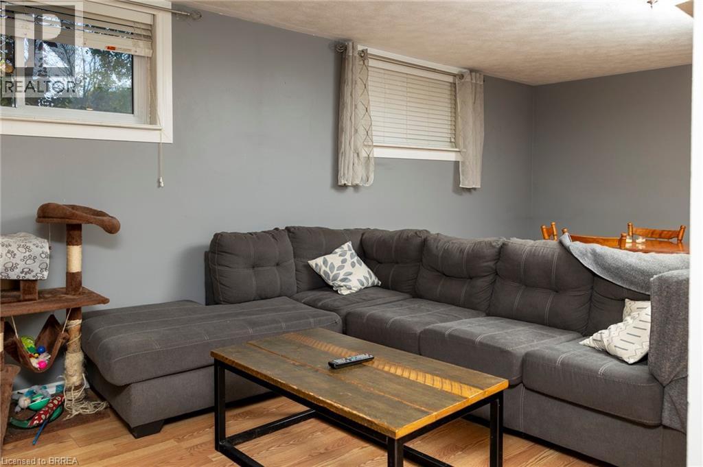 976 Mcdowell Road E, Simcoe, ON - Indoor Photo Showing Living Room
