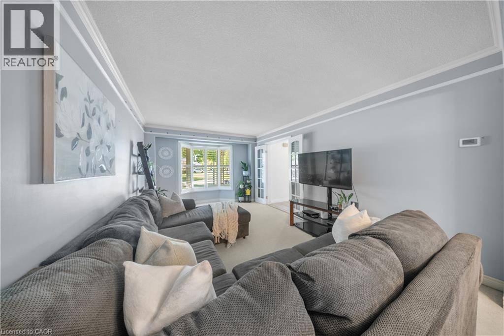 54 Pathfinder Crescent, Kitchener, ON - Indoor Photo Showing Living Room