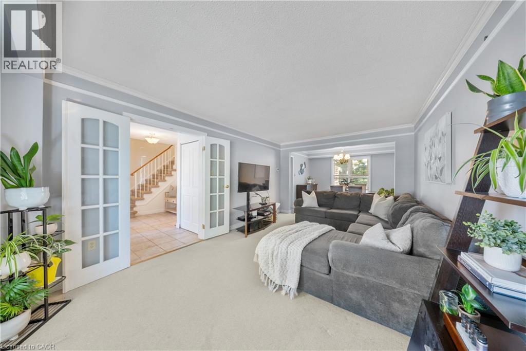 54 Pathfinder Crescent, Kitchener, ON - Indoor Photo Showing Living Room