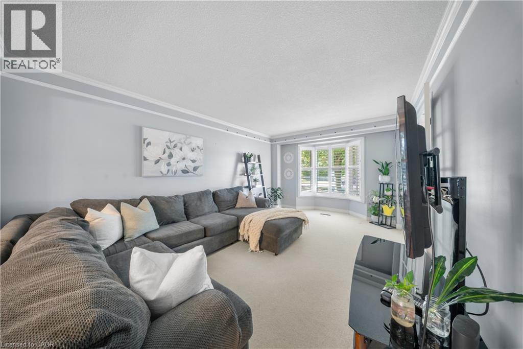 54 Pathfinder Crescent, Kitchener, ON - Indoor Photo Showing Living Room