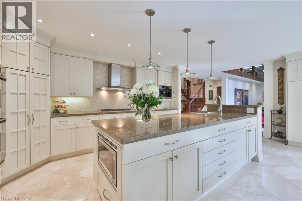 342 Pomona Avenue, Burlington, ON - Indoor Photo Showing Kitchen With Upgraded Kitchen