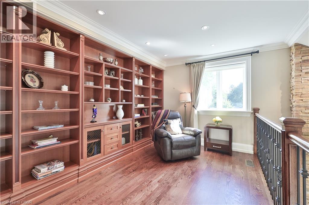 342 Pomona Avenue, Burlington, ON - Indoor