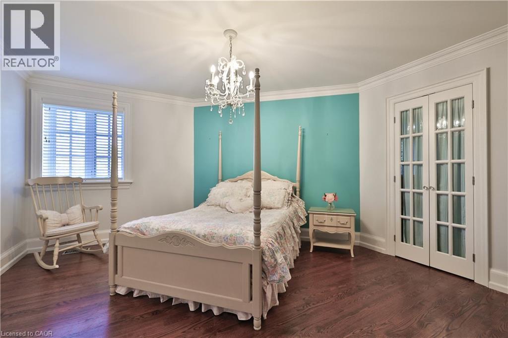 342 Pomona Avenue, Burlington, ON - Indoor Photo Showing Bedroom