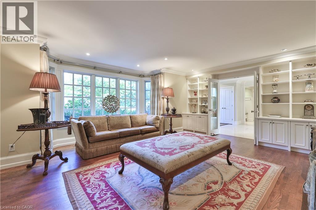 342 Pomona Avenue, Burlington, ON - Indoor Photo Showing Living Room