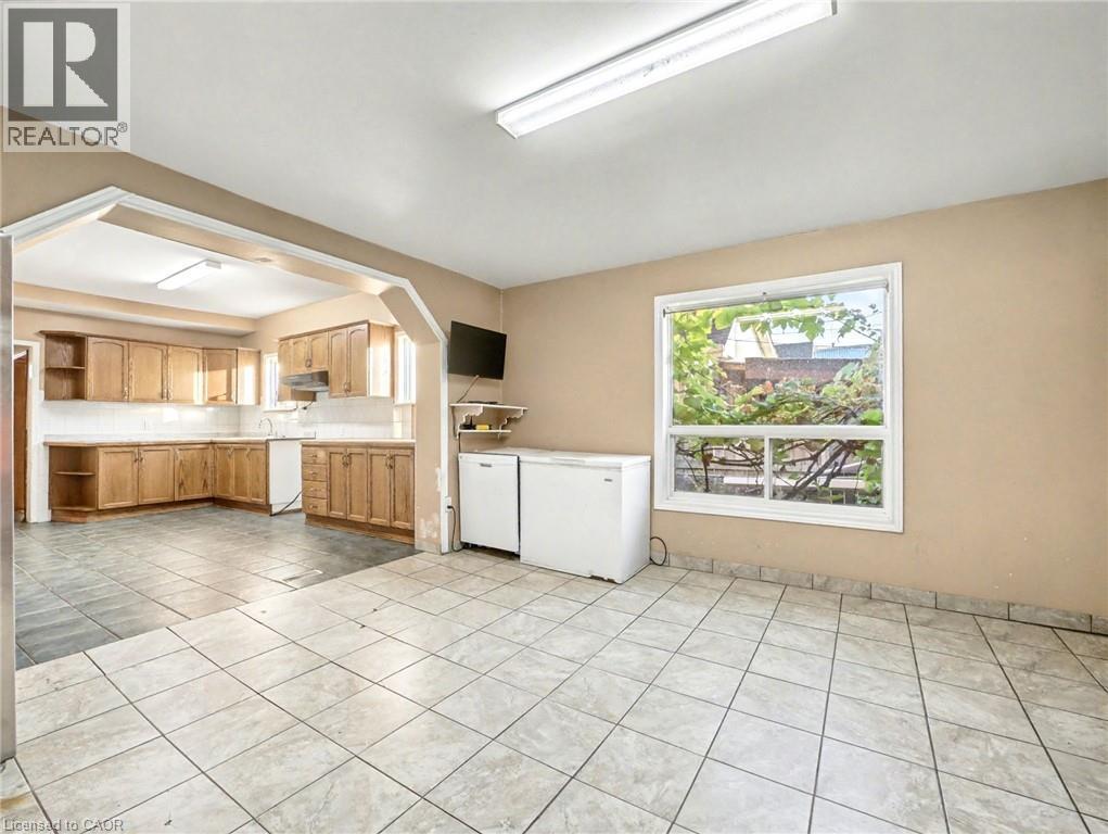 Washroom featuring light tile patterned flooring and arched walkways - 23 Oak Avenue, Hamilton, ON - Indoor