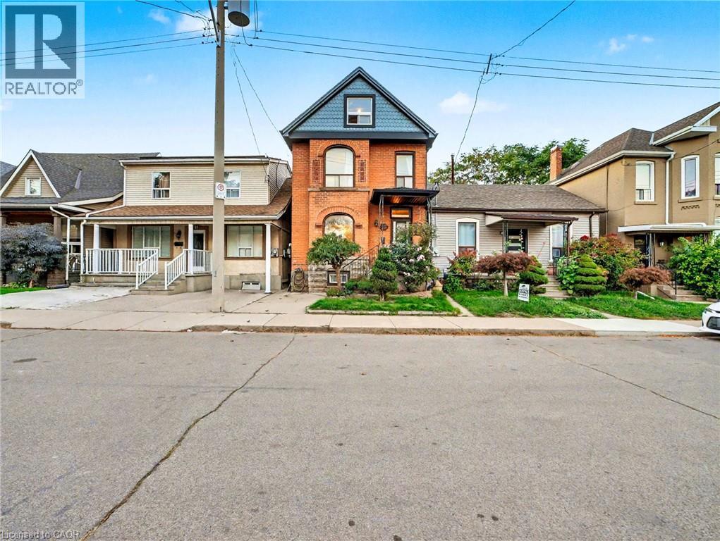 Victorian-style house with brick siding - 23 Oak Avenue, Hamilton, ON - Outdoor With Facade